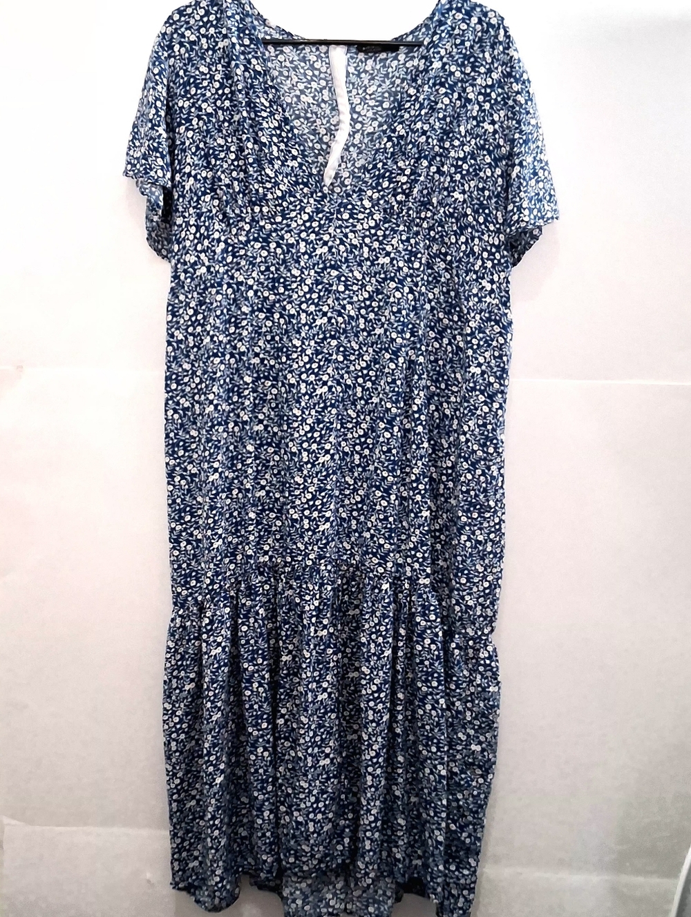 Blue Floral Tiered V-Neck Women's Maxi Dress Real Fit XL-1X But Size Tag 3XL